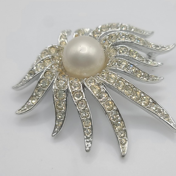 Vintage Rhinestone‎ Brooch Faux Pearl Signed Tara Starburst Sun - Picture 2 of 8